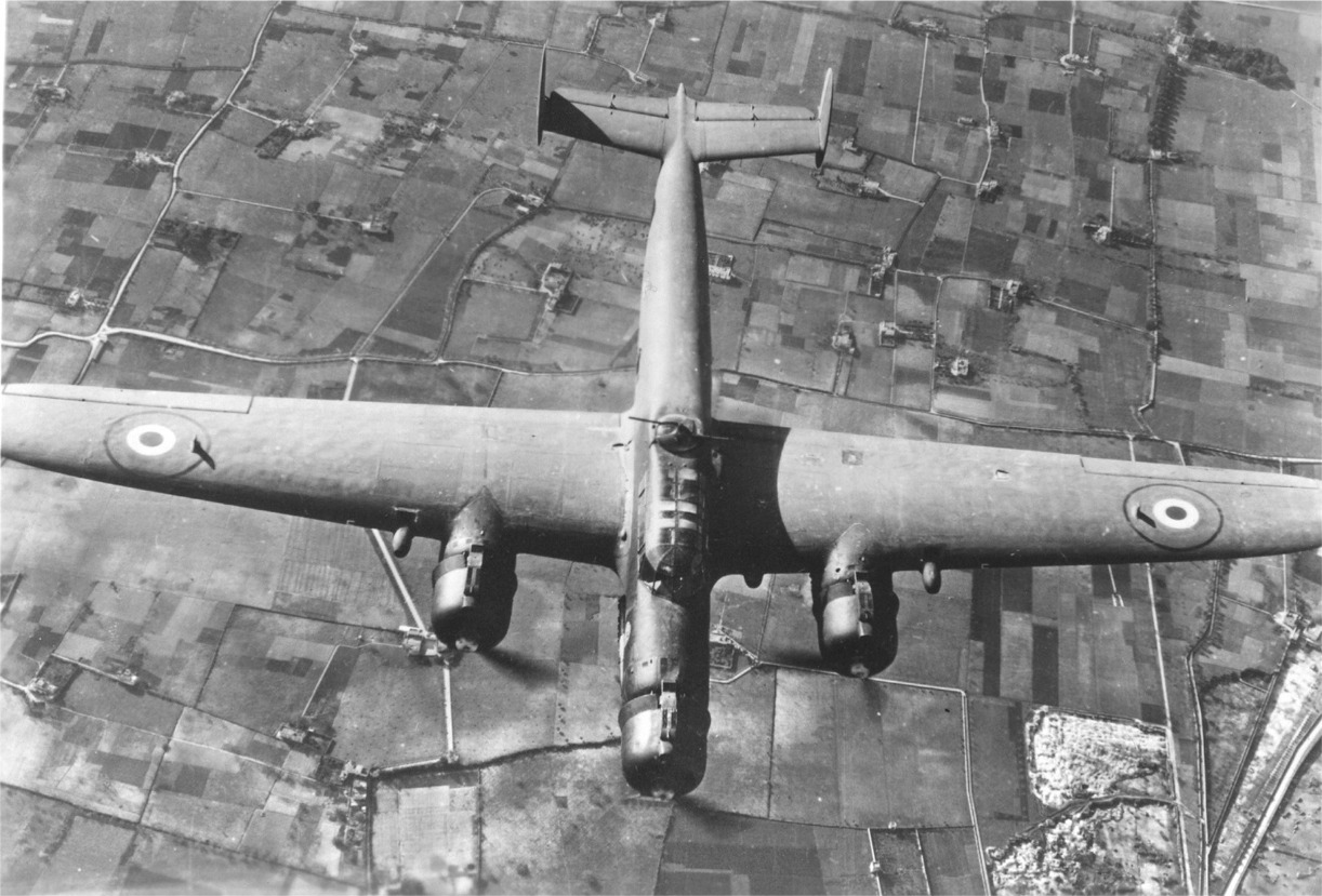 Italy’s Cant Z.1007 Alcione Was A Three-Engined Wooden Wonder | The ...